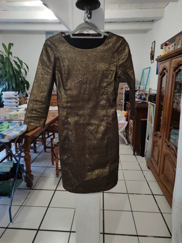 Robe manche 3/4 brillante doré
