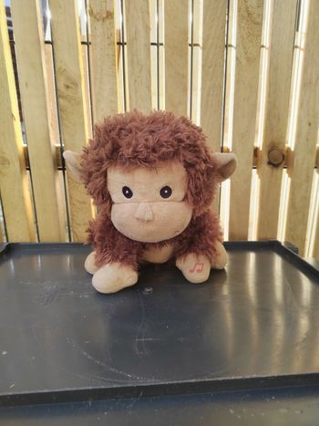 Singe qui cri et tourne la tete, peluche electeonique
