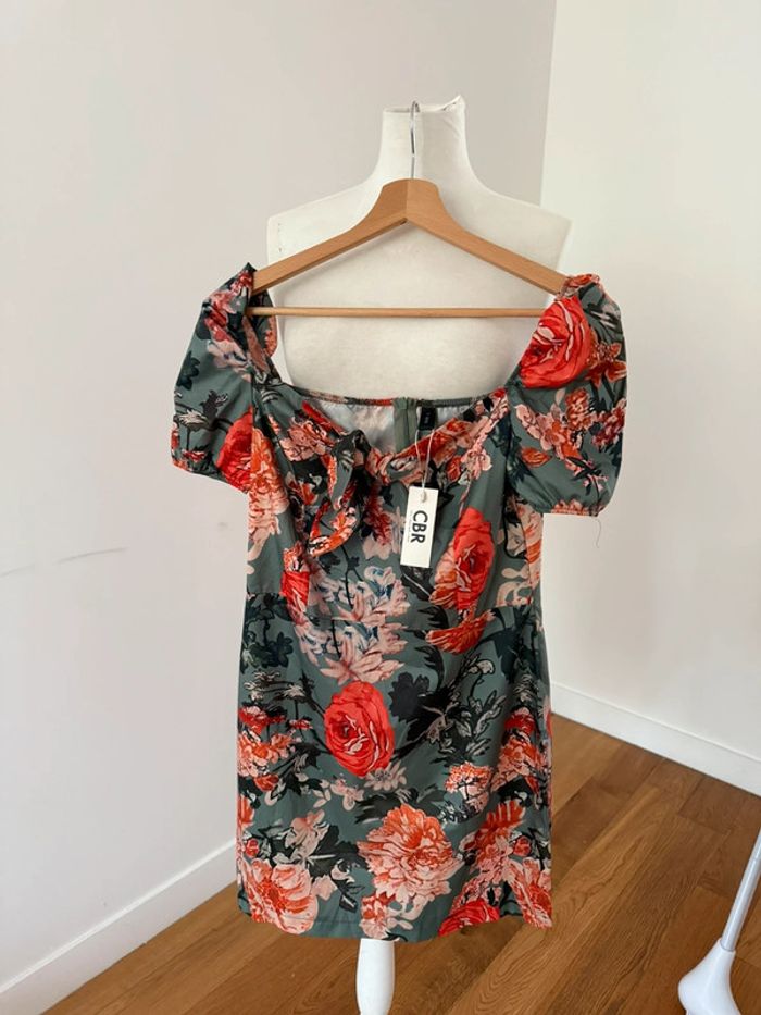 Robe neuve fleurie L/40
