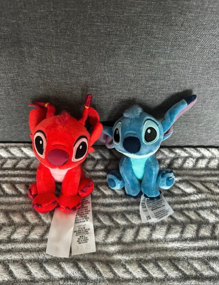 Lot de 2 peluches aimantées Disneyland Paris stitch et Leroy Disney