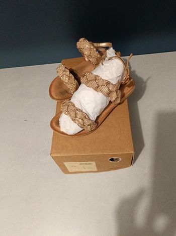 Pieds nus rose doré