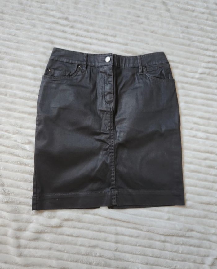 Jupe courte noire Monoprix – Taille 36 – Chic et basique