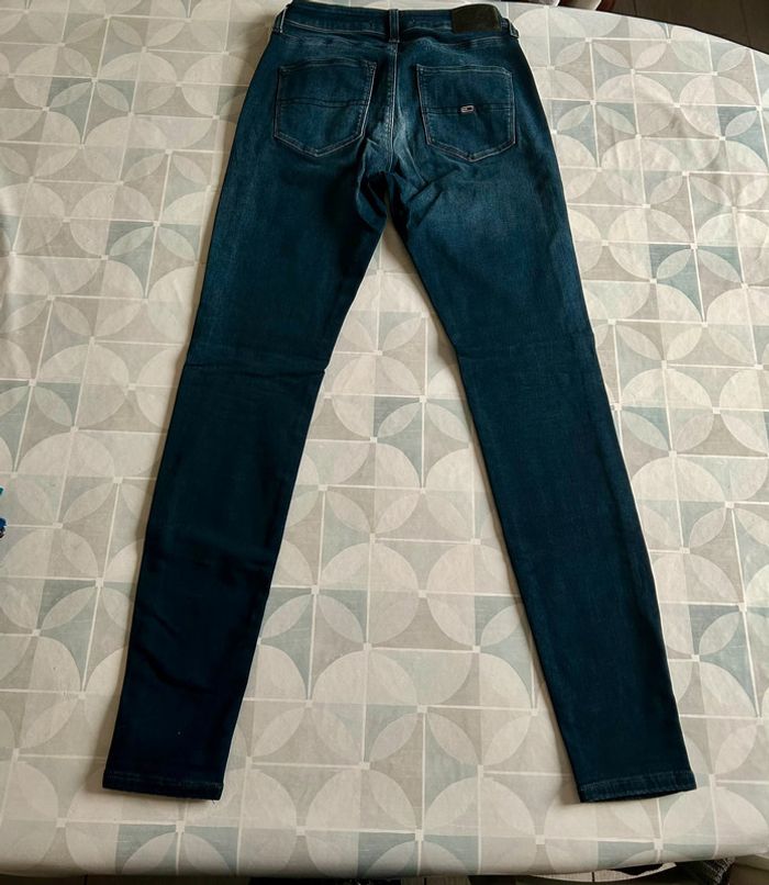 Jean femme 26/32 (S ou 36) - Tommy Jeans -Neuf avec étiquette - photo numéro 2