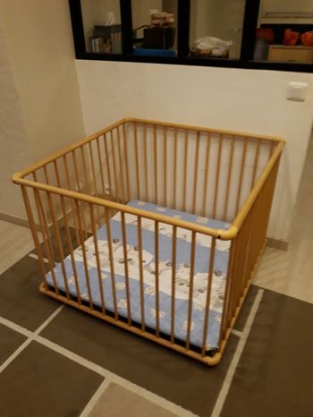 Parc évolutif Geuther 100x100 cm avec petite réparation + matelas offert