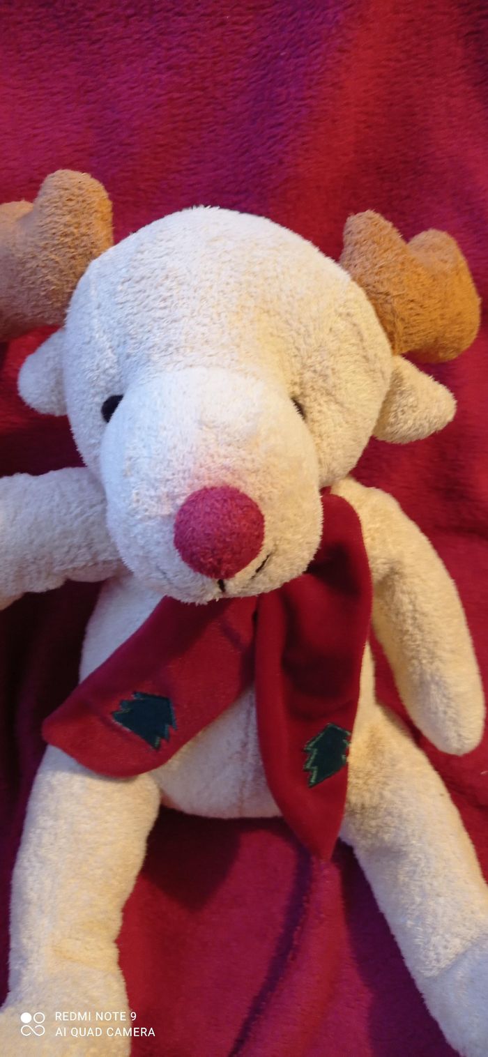 Élan avec son écharpe rouge - photo numéro 2