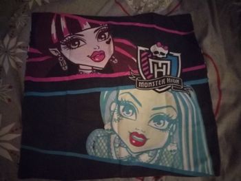 Très beau ensemble housse de couette et une taie d'oreiller assortie  "Monster high"