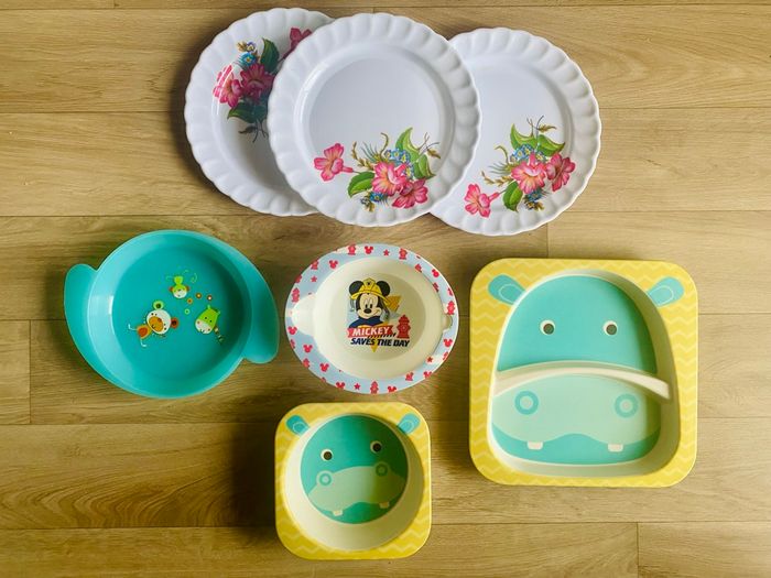 Lot assiettes et bols bébé
