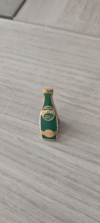 Pin's Perrier