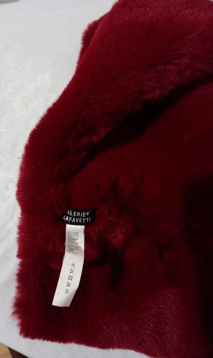 Écharpe fourrure rouge galerie lafayette - photo numéro 7