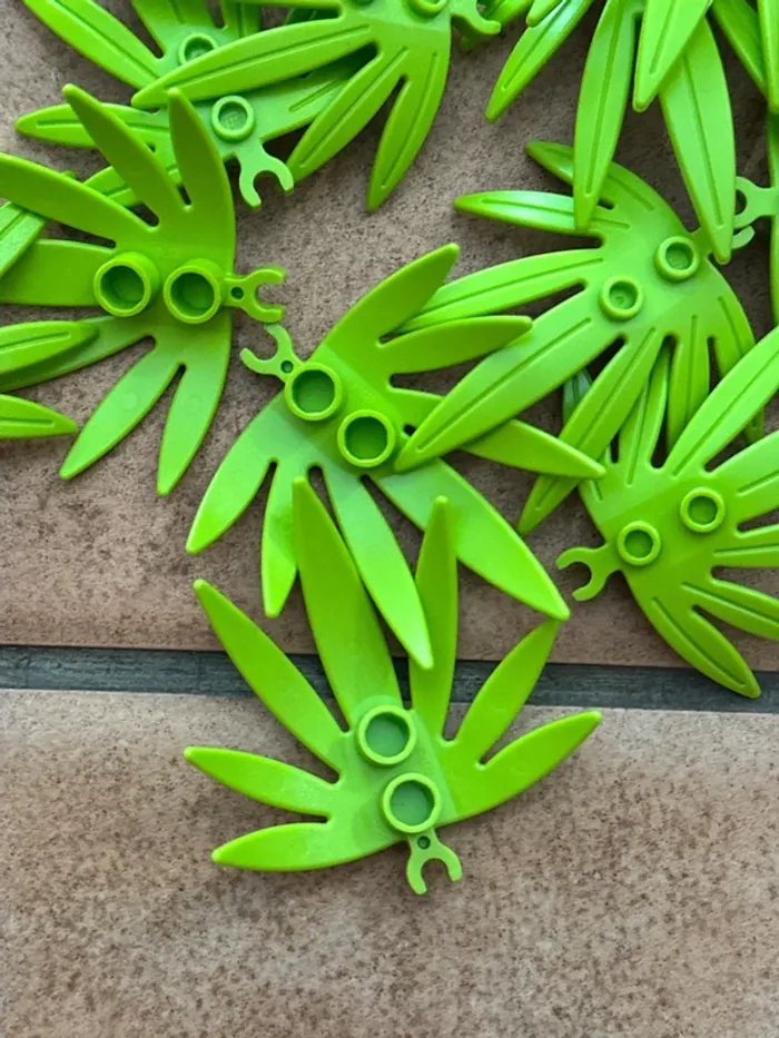 20 Plant Lego Leaves 6 x 5 Swordleaf with Open O Clip Thick ref 10884 Lime - photo numéro 3