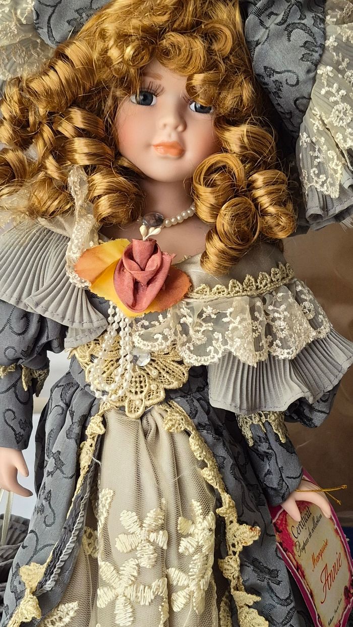 ✨ Poupée en porcelaine de collection – “Marquise Annie” - photo numéro 4