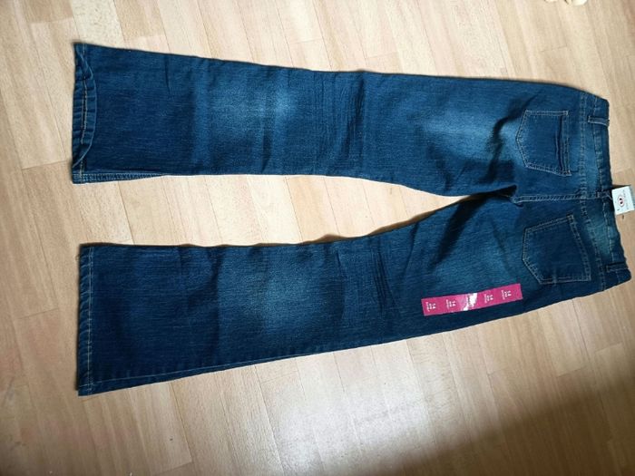 Jeans neuf - photo numéro 2
