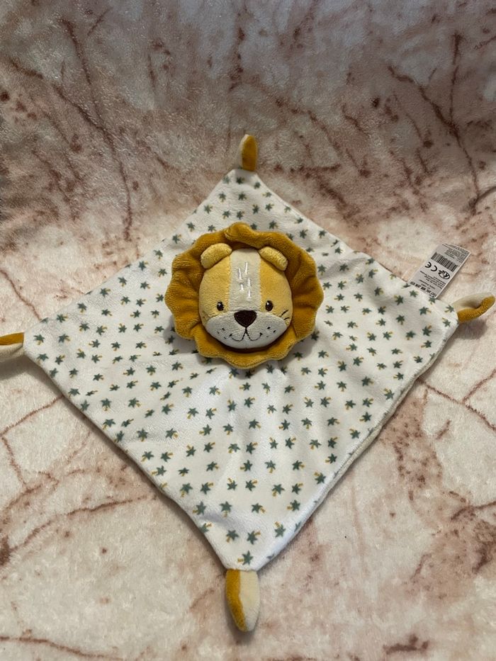 Doudou plat lion blanc jaune orange palmier vert B&M - photo numéro 1