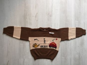 577-Pull marron 8 Ans