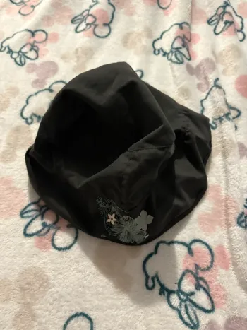 Chapeau rose et gris