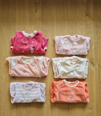 Lot de 6 pyjamas velours, bébé fille, 1 mois.