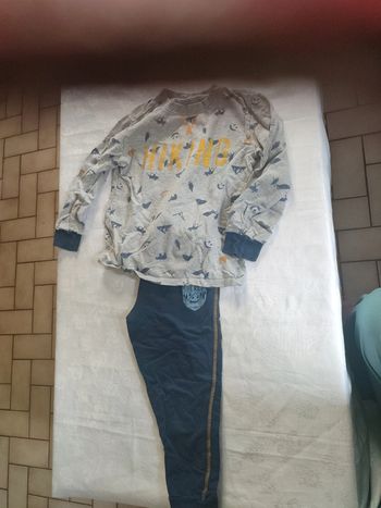 Pyjama garçon 5-6ans 116cm sur etiquette