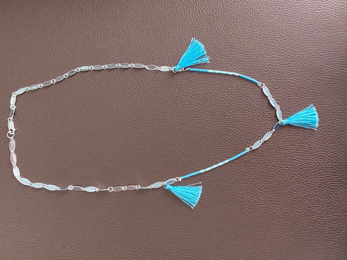 Collier maille fantaisie et pompons bleus - photo numéro 2