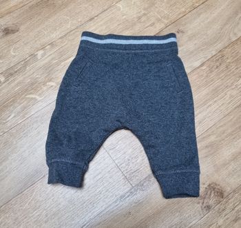 pantalon de jogging gris foncé kiabi taille 3 mois