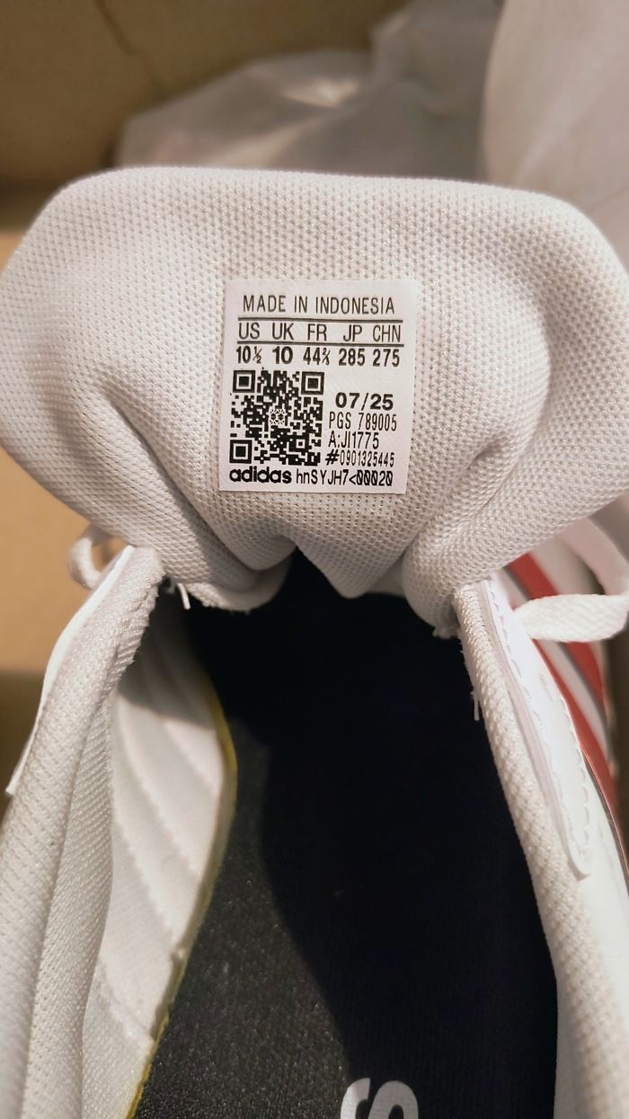 Baskets chaussures adidas taille 44.5 neuves - photo numéro 2