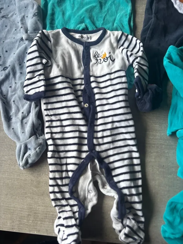 Lot pyjama 6 mois - photo numéro 3