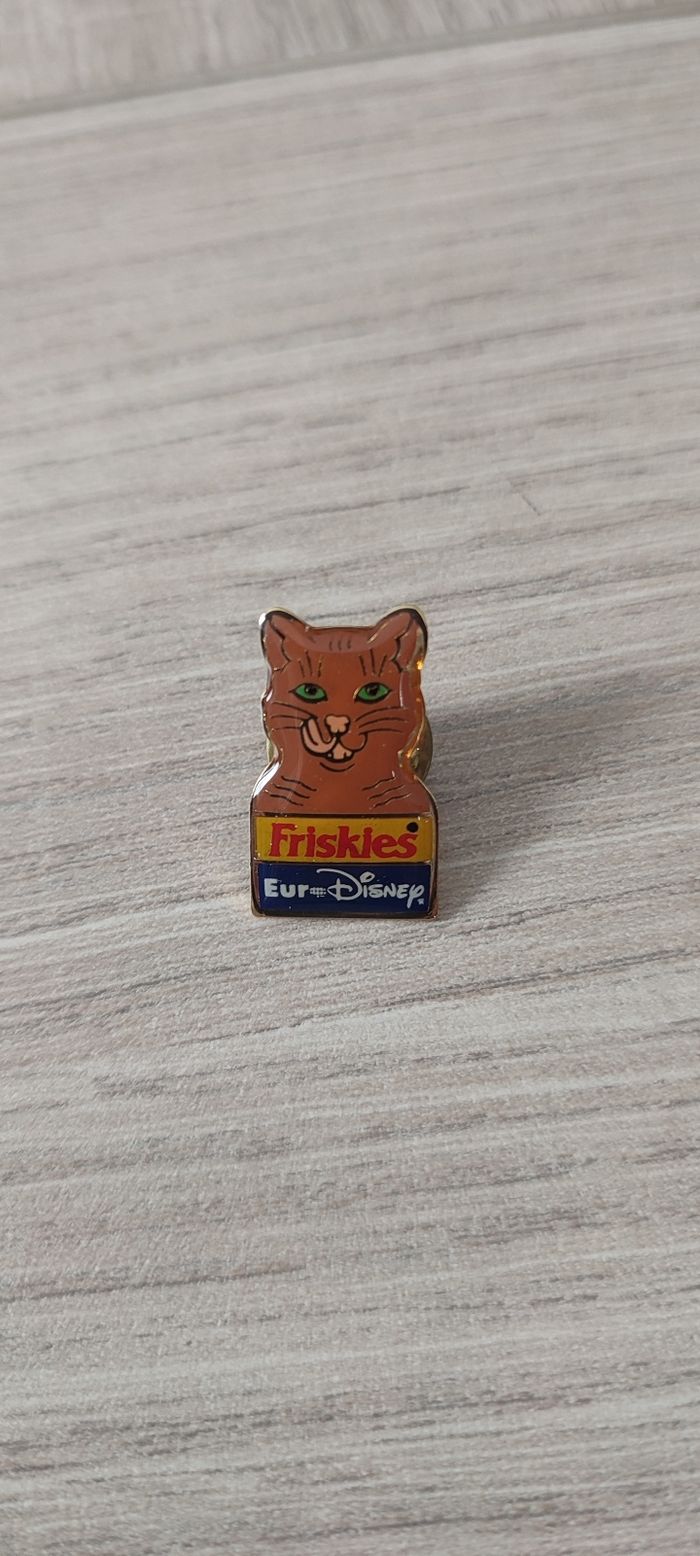 Pin's Euro Disney Friskies