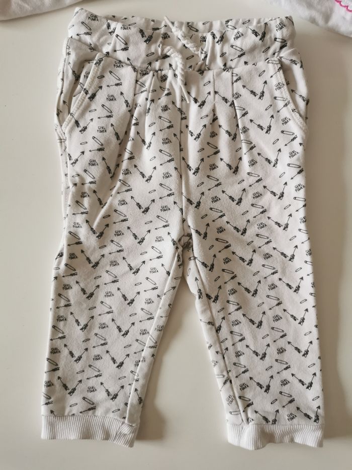 Lot de 3 articles avec 1 pantalon et 2 bodies orchestra 9 mois - photo numéro 2