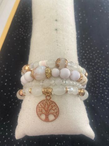 Lot bracelets blancs dorés