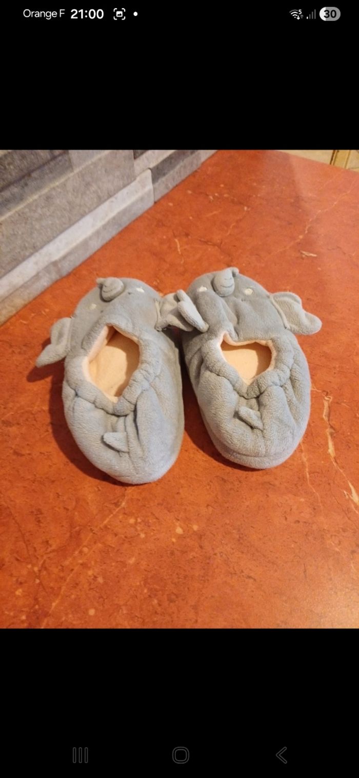 Pantoufles fille taille 28 - photo numéro 3