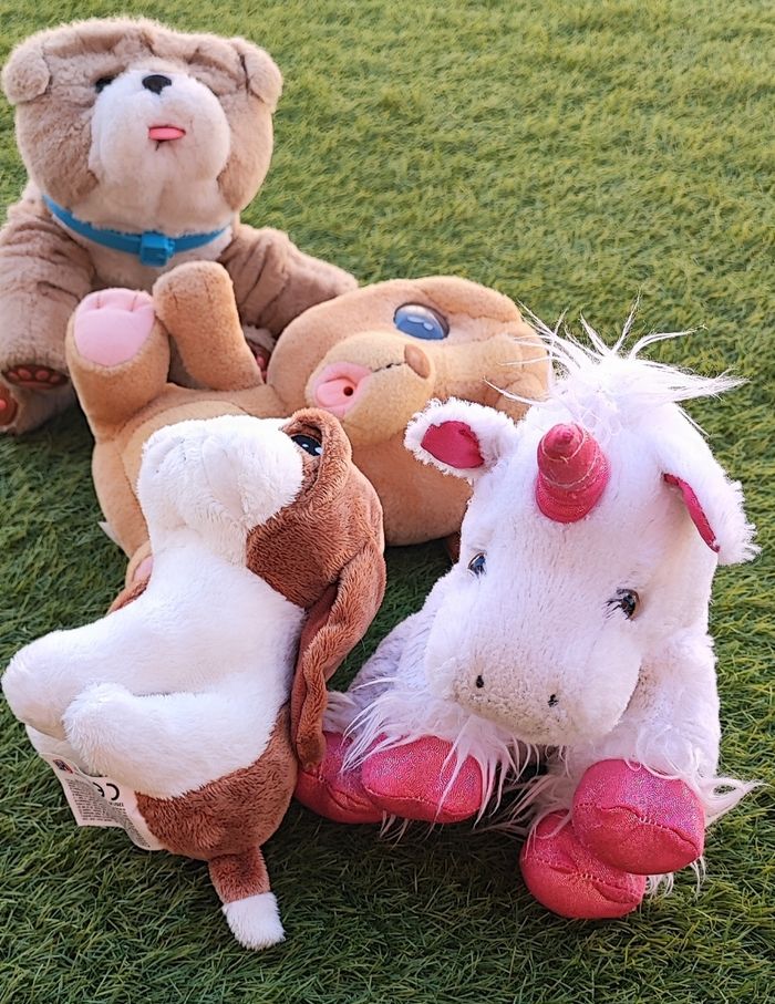Lot de 4 peluches en bon état : 1 licorne et 3 chiens. - photo numéro 3