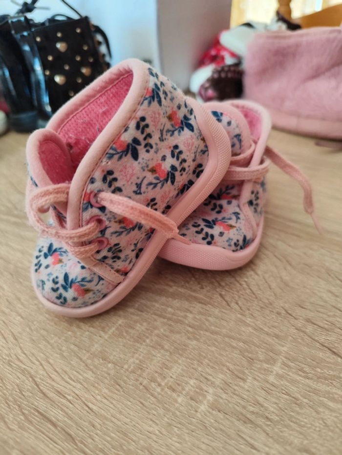 Chaussons motif fleur