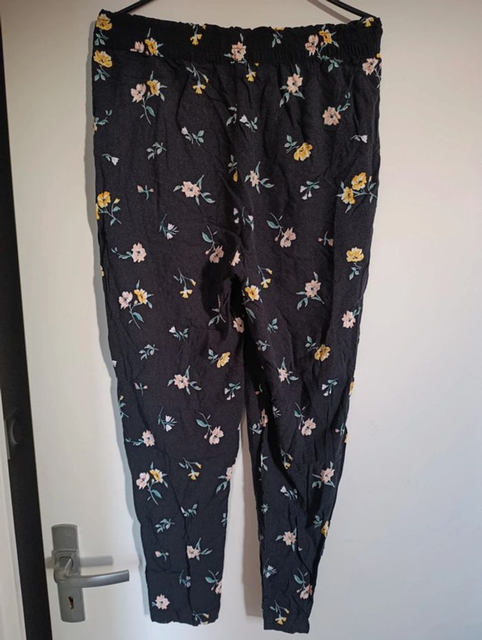 Pantalon fluide H&M noir fleuri taille 40 - photo numéro 3