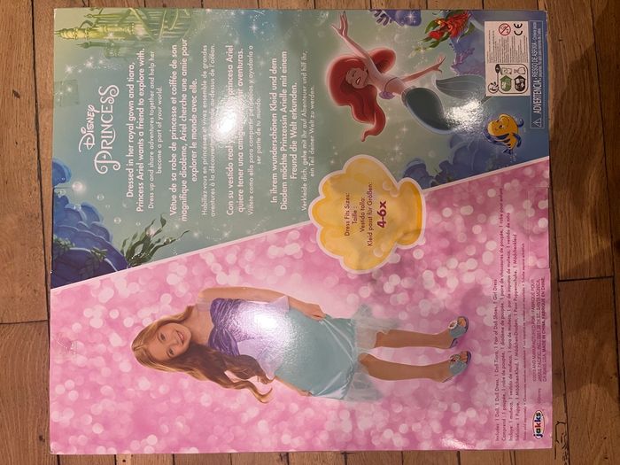 Poupée + déguisement Disney neuf