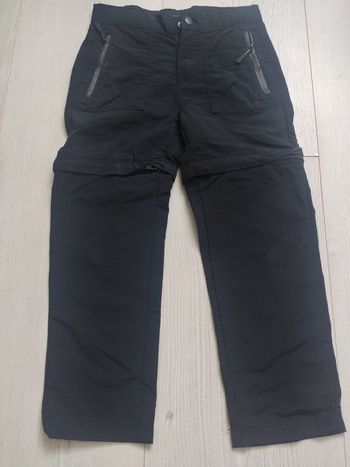 Pantalon noir (short en enlevant les fermetures) Kiabi 6 ans