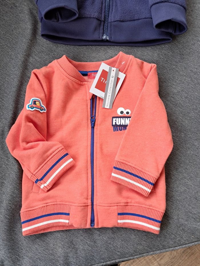 Lot de 2 gilets sweats zippés neufs 12mois garçon - photo numéro 2