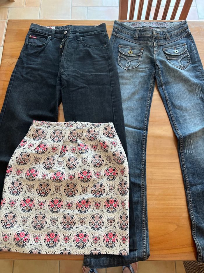 Lot de vêtements jean lee Cooper et jupe