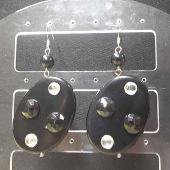 Boucles d'oreilles ovales avec ronds noir