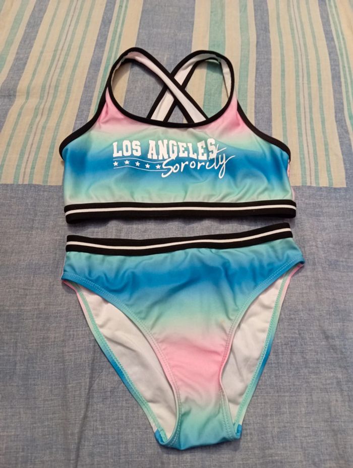 Maillot de bain 2 pièces Decathlon taille 12 ans Los Angeles porter quelque fois