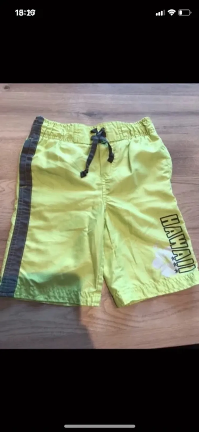 Short bermuda de bain taille 6 ans
