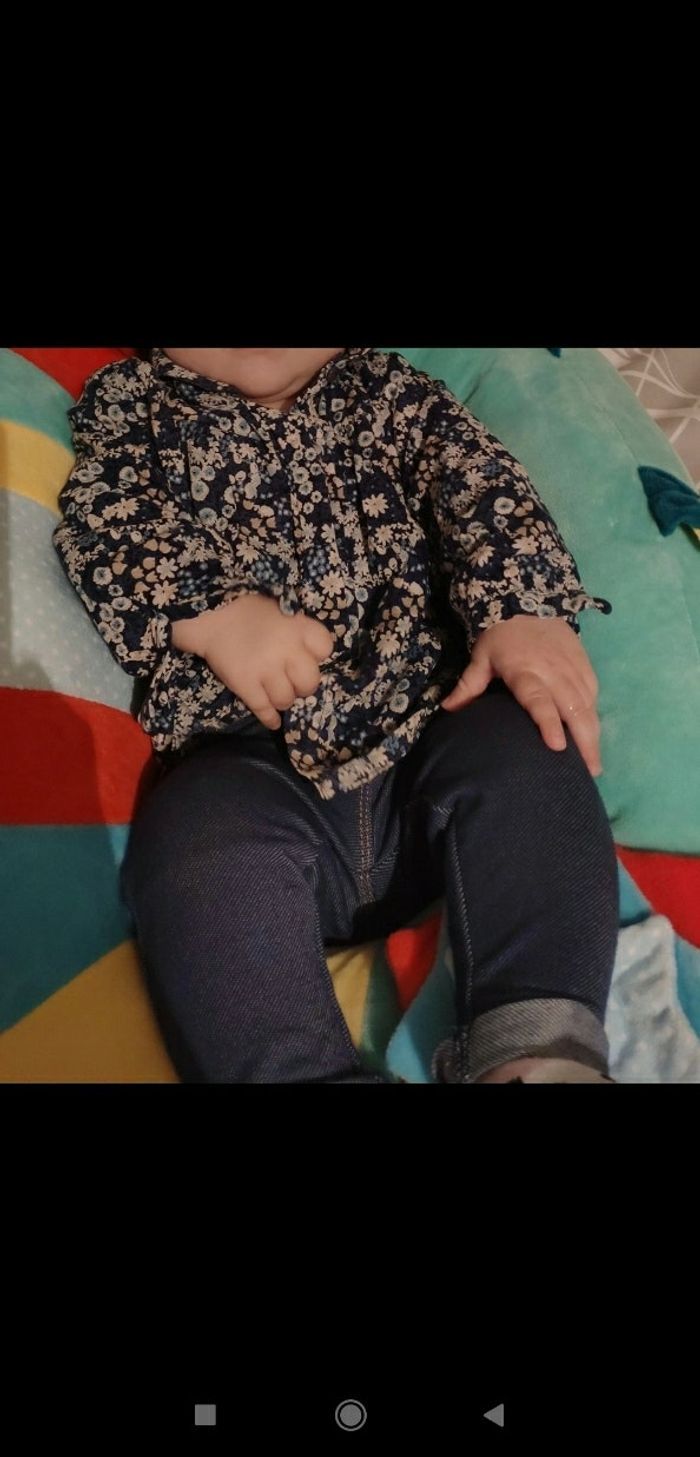 Très belle chemise bébé fille bleue Zara baby fleurie 6/9 mois - photo numéro 5