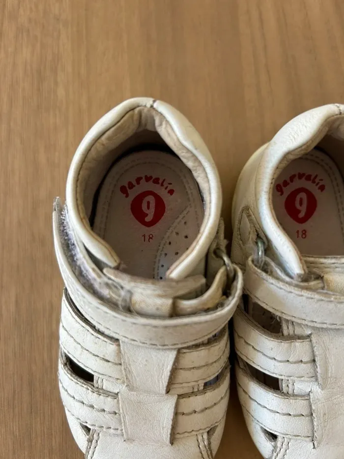 Chaussures blanches à scratchés pointure 18 - photo numéro 2