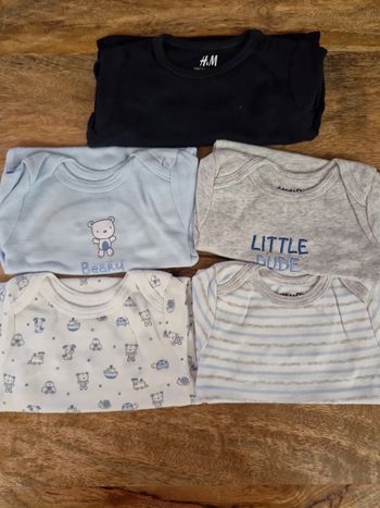 Lot de 5 bodys manches courtes 6-9mois