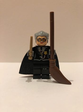 Figurine type lego professeur Bibine. Harry Potter