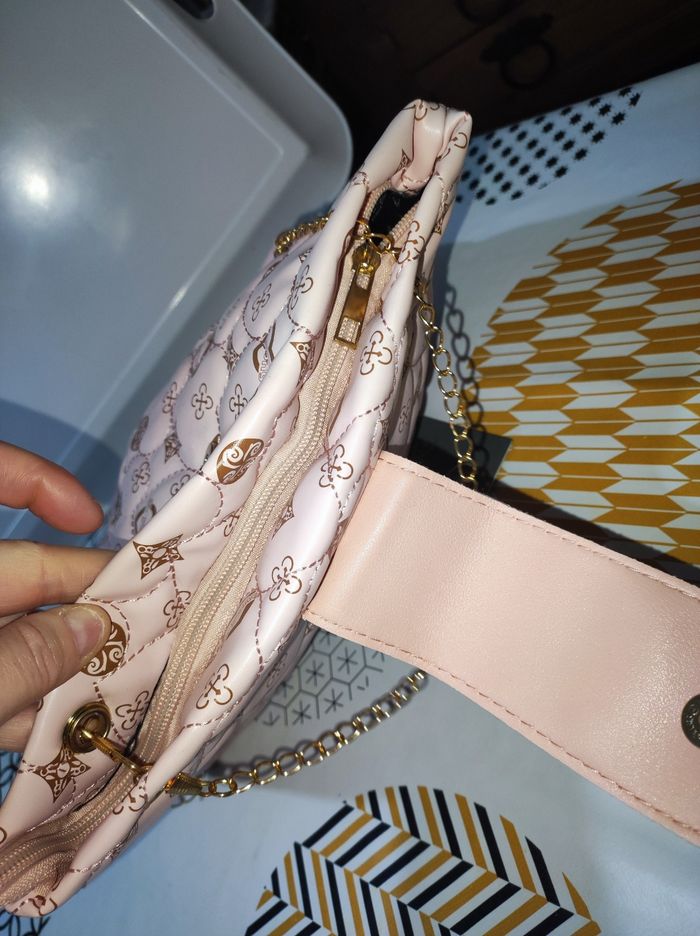 Sac bandoulière Disney Primark Neuf  + porte clé - photo numéro 4