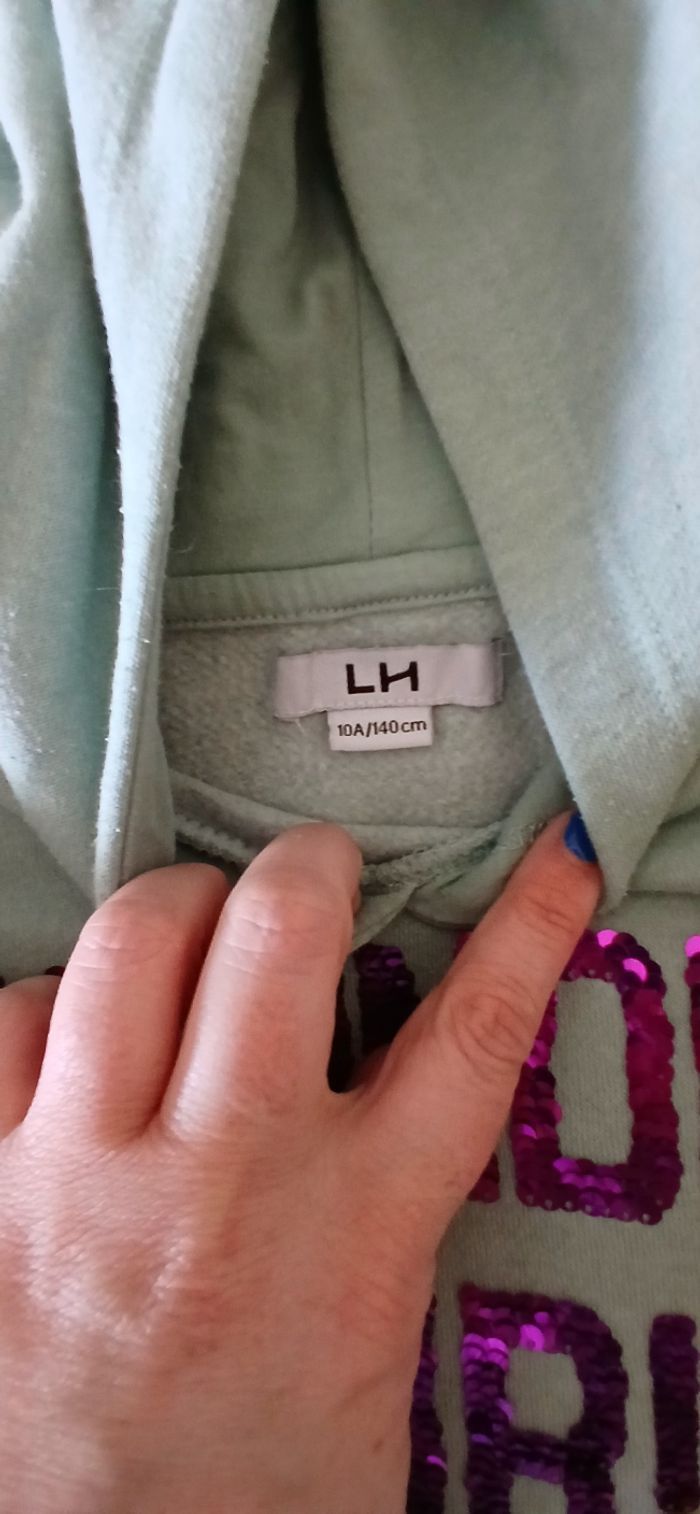 Pull à capuche sequins 2 couleurs - photo numéro 7