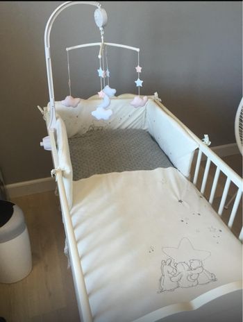 Lit bébé à barreaux , berceau IKEA