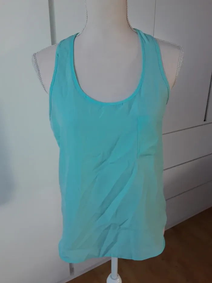 Joli débardeur soyeux vert d'eau