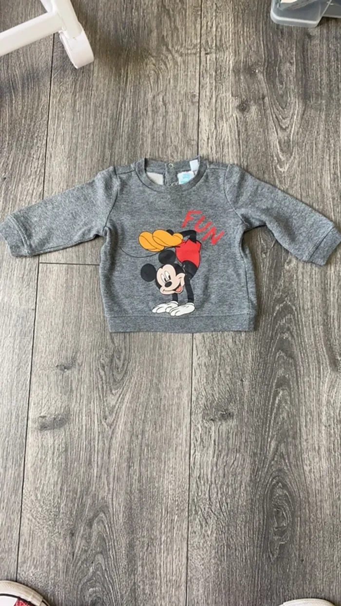 Sweat Mickey sans capuche 9 mois (automne/hiver)
