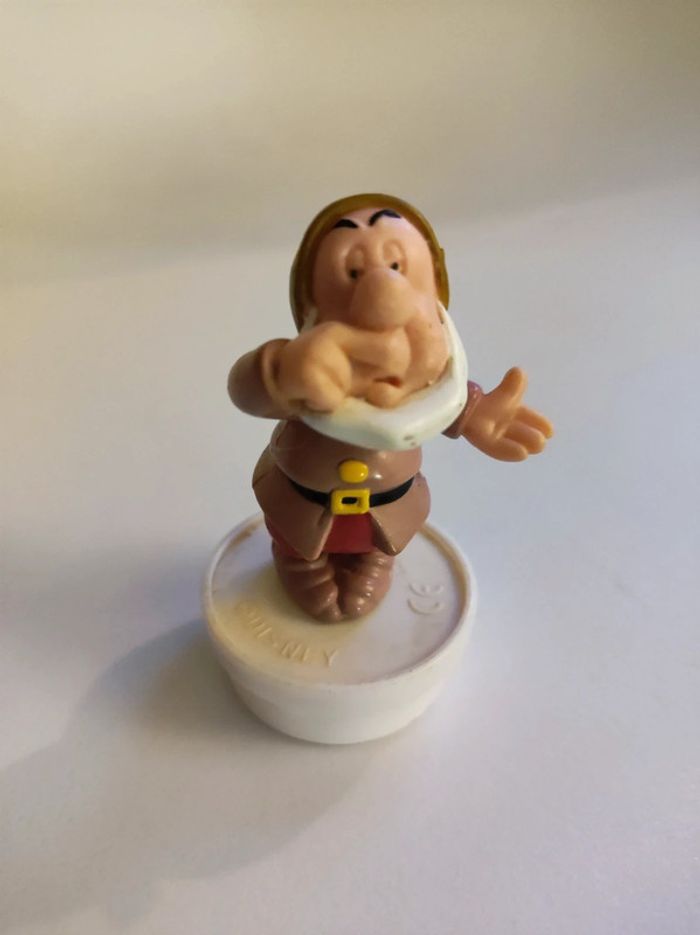 Lot 2 figurines nains atchoum dormeur Disney - photo numéro 3