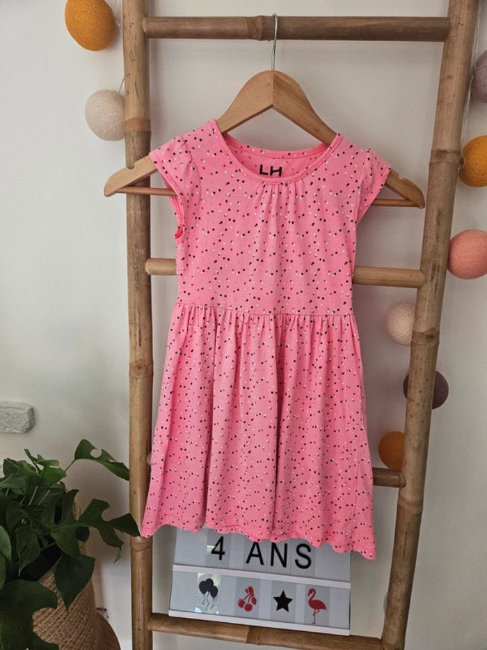 Robe rose à pois